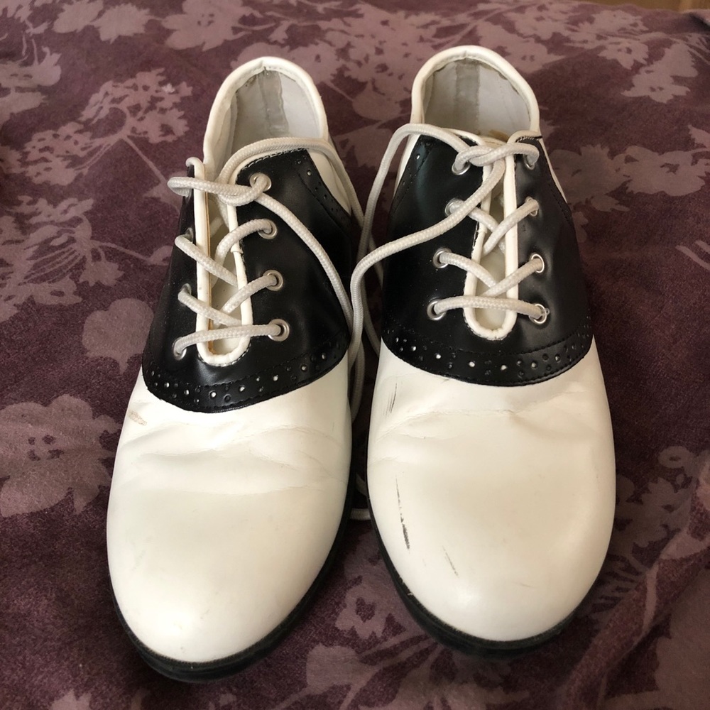 Saddle shoes